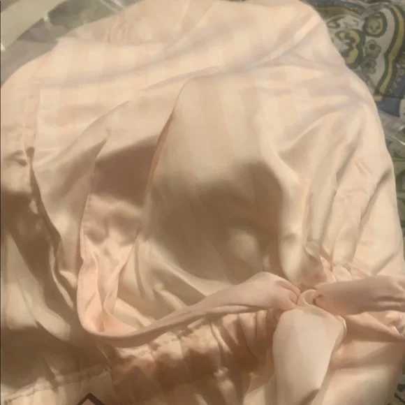 Victoria's Secret Soft Pink Slippers - Picture 4 of 4